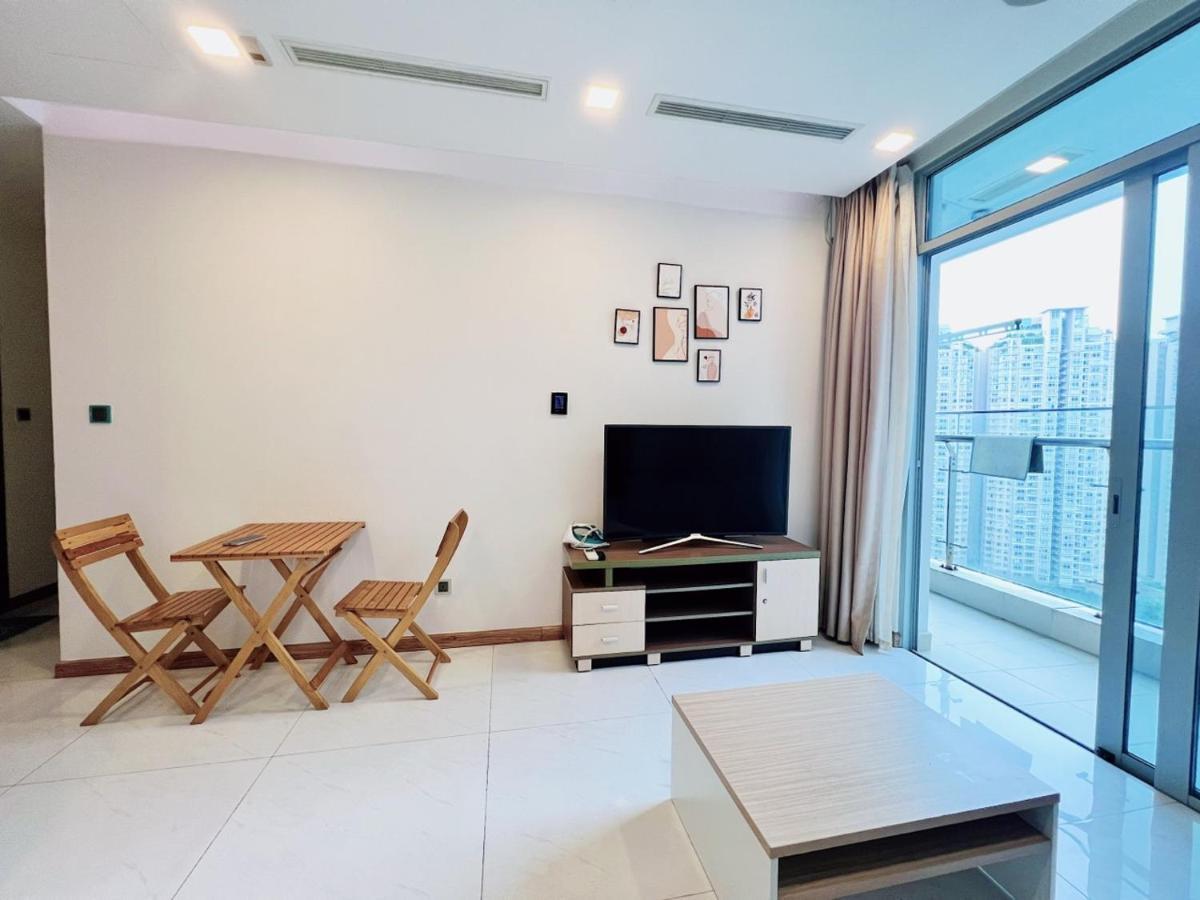 Vinhomes Landmark 81 - Christine *